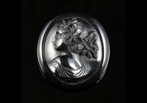 ANTIQUE VICTORIAN JET CAMEO BROOCH CIRCA 1860